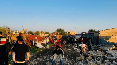 Mardin’de hortum paniği! Çatılar uçtu, direkler devrildi