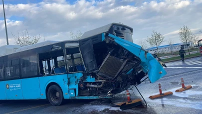 Diyarbakır’da büyük faciadan dönüldü: Yük treni belediye otobüsüne çarptı