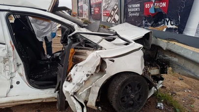 Gaziantep'te otomobil tırla çarpıştı: 2 ölü!