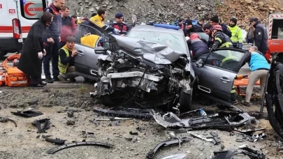 Trabzon'da korkunç kaza! İki araç kafa kafaya çarpıştı: 7 yaralı
