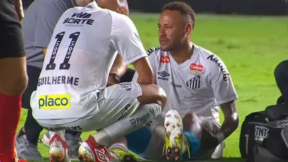 Tarihi maçta talihsiz an: Neymar sahayı gözyaşlarıyla terk etti
