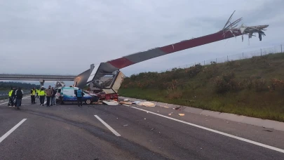Kamyon, kamyonet ve rüzgar türbini kanadı taşıyan tır çarpıştı