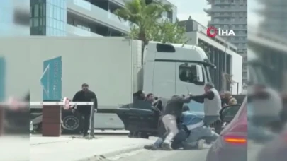 Bayraklı'da dehşet! Trafikteki satırlı saldırgan yakalandı