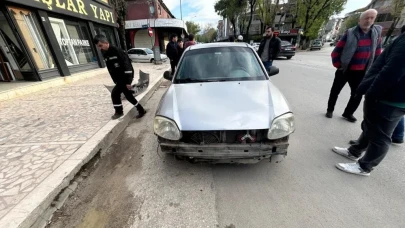 Bursa'da motosiklet ile otomobil çarpıştı: 2 yaralı