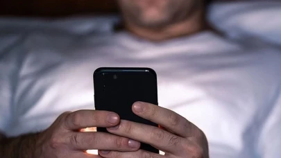 Uyku öncesi telefon kullanımı uykusuzluğa sebep oluyor! Uzmanlar uyardı