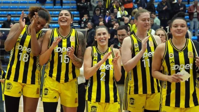 Fenerbahçe Opet Beşiktaş BOA'yı 2-0'la geçerek finale yükseldi!