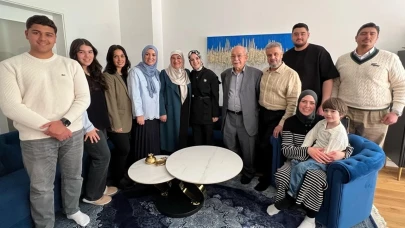 Bakan Göktaş'tan Berlin'deki ilk kuşak Türk ailelerine ziyaret