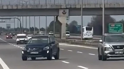 Trafikte geri geri giden sürücü tehlike saçtı!