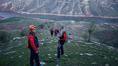 Siirt'te kayalıklarda çoban mahsur kaldı!