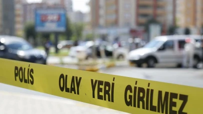 Hatay'da dehşet anları: Top oynayan çocuğa otomobil çarptı