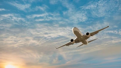 Hint Okyanusu'nda panik anları: Yolcu uçak kapısını açmaya çalıştı!