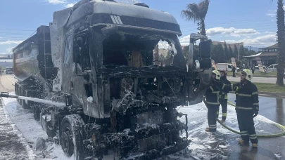 Kahramanmaraş'ta seyir halindeki tır küle döndü!
