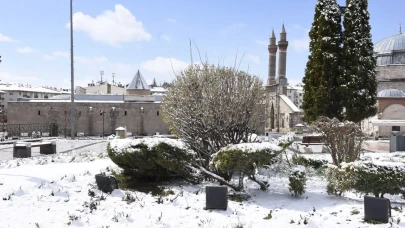 Sivas’ta Nisan ayında eksi 17 derece! Soğuk hava ve kar yağışı etkisini sürdürüyor