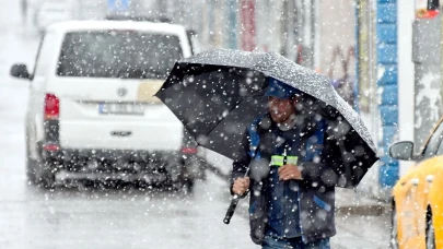 Kars'ta Nisan ayında kar yağışı etkili oldu: Sarıkamış beyaza büründü
