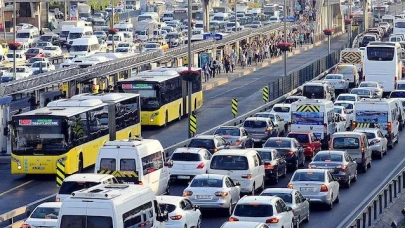 Deprem sonrası İstanbul’da trafik felç oldu!