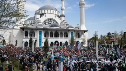 İsrail'in Gazze'ye saldırıları İstanbul'da yürüyüşle protesto edildi