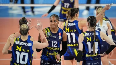 Fenerbahçe Medicana Türk Hava Yolları'na set vermeden finale yükseldi!