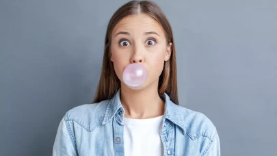 Sakız çiğnemek zayıflatır mı? Sakız çiğnemenin faydaları neler?
