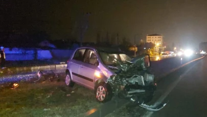 Afyonkarahisar'da korkunç kaza: Otomobil ile traktör çarpıştı! 5 yaralı