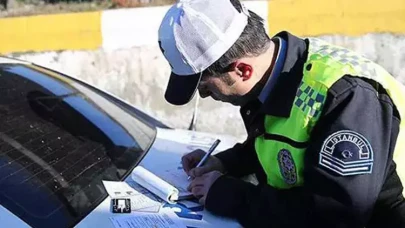 Aracını yola park edip trafiği felç eden sürücüye yüksek ceza!