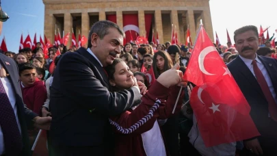 23 Nisan’da Bakan Tekin ve çocuklardan Anıtkabir’e anlamlı ziyaret