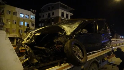 Antalya'da kaza yapan aracın kapısı koptu: 1 ölü