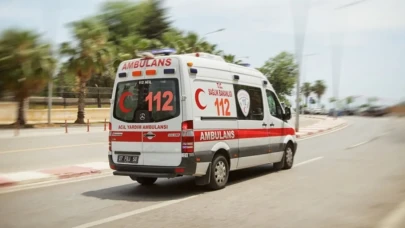 Depremde kalp krizi geçiren vatandaşa doktor müdahalesi