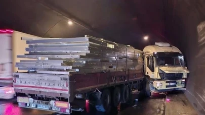 Osmaniye'de tır kazası: Tünel duvarına çarptı