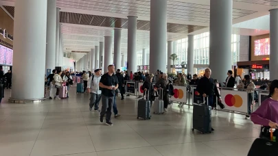 İstanbul Havalimanı'nda bayram dönüşü yoğunluğu!