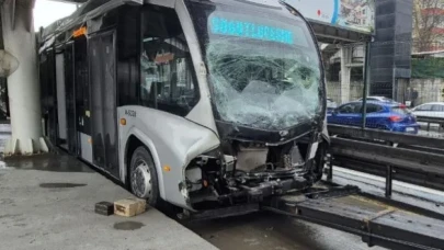 Avcılar'da metrobüs kazası: 10 kişi yaralandı