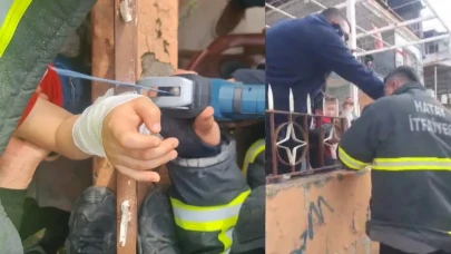 Hatay'da feci olay: Çocuğun kolu demir korkuluğa saplandı