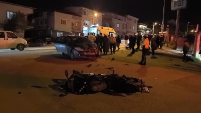 Bursa'da otomobil ile motosiklet çarpıştı: 1 ağır yaralı! O anlar kamerada