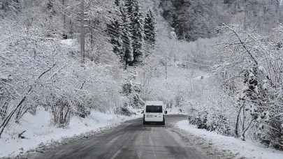 Kar Doğu Karadeniz’i teslim aldı! 4 il beyaza büründü, yollar kapandı