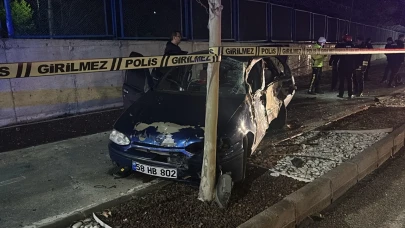 Sivas’ta otomobil ağaca çarptı: Sürücü hayatını kaybetti