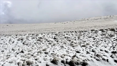 Kars ve Ardahan’ın yüksek kesimlerinde Nisan sürprizi: Kar yağışı ulaşımı zorluyor
