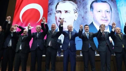 İYİ Parti'de istifa depremi: İki belediye başkanı AK Parti'ye katıldı