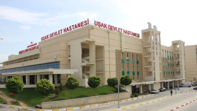 Uşak'ta şüpheli trafik kazası: Otomobil sürücüsünün başında mermi çekirdeği bulundu