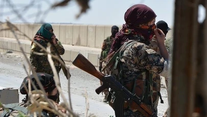 PKK/YPG'li teröristler Halep kent merkezinden çekilmeye başladı