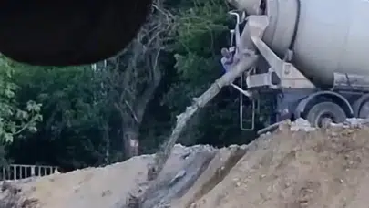 Kocaeli’de şok eden olay: Ormanlık alana beton döken sürücü kamerada
