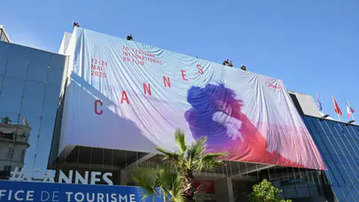 Festivale saatler kala ülke karanlığa gömüldü