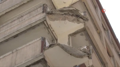 İstanbul sallandı, Bahçelievler'de balkon çöktü! 1 yaralı
