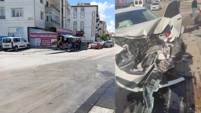 Ankara'da iki otomobil kafa kafaya çarpıştı: 3'ü ağır 9 kişi yaralandı