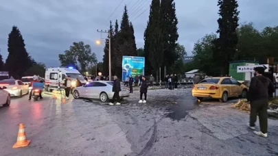 Sapanca'da taksi ile otomobil çarpıştı