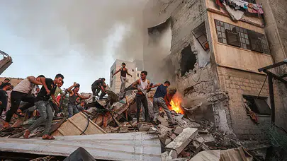 Katil İsrail, Gazze’ye hem karadan hem havadan saldırmaya devam ediyor!