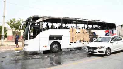 Seyir halindeki yolcu otobüsü yandı