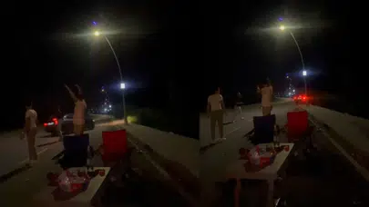 Arnavutköy'de dehşet anları: Otomobil kaldırıma uçtu, gençler ölümden döndü!