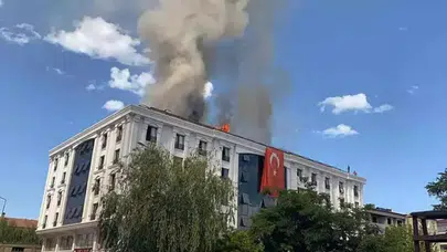 Öğrenci yurdu alevlere teslim oldu