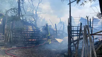 Korkutan yangın: Ahşap ev alev alev yandı