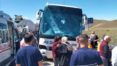 Yolcu otobüsü, elektronik denetleme direğine çarptı!