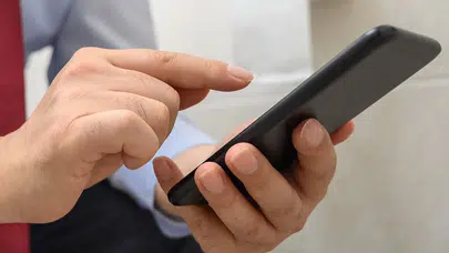 Tuvalette telefonla vakit geçirenler dikkat! İşte sebep olduğu hastalık...